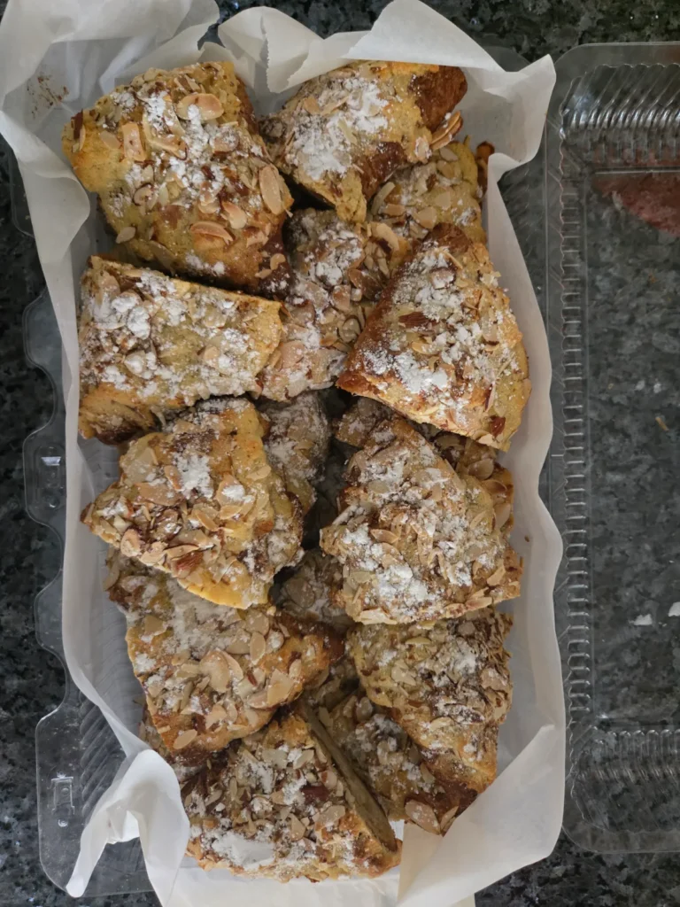 아몬드 크로와상 Almond Croissant